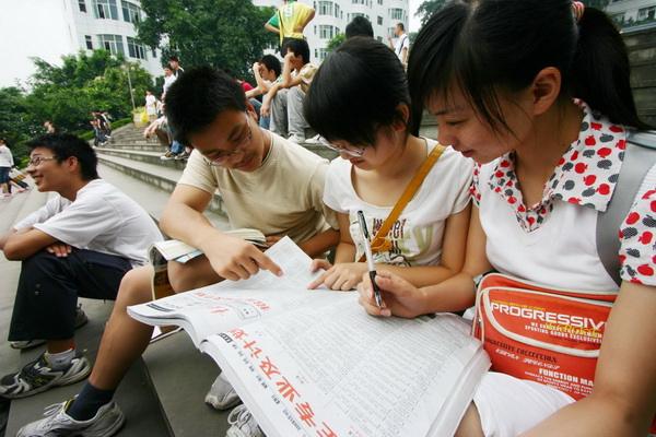 BOB半岛·(中国)官方网站高考志愿填报在即：最后一批“90后”考生面临学校和专(图1)