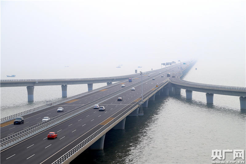 【我爱这片蓝色的国土】8年车辆通行总量超8000万 胶州湾大桥打通青岛交通“命脉”