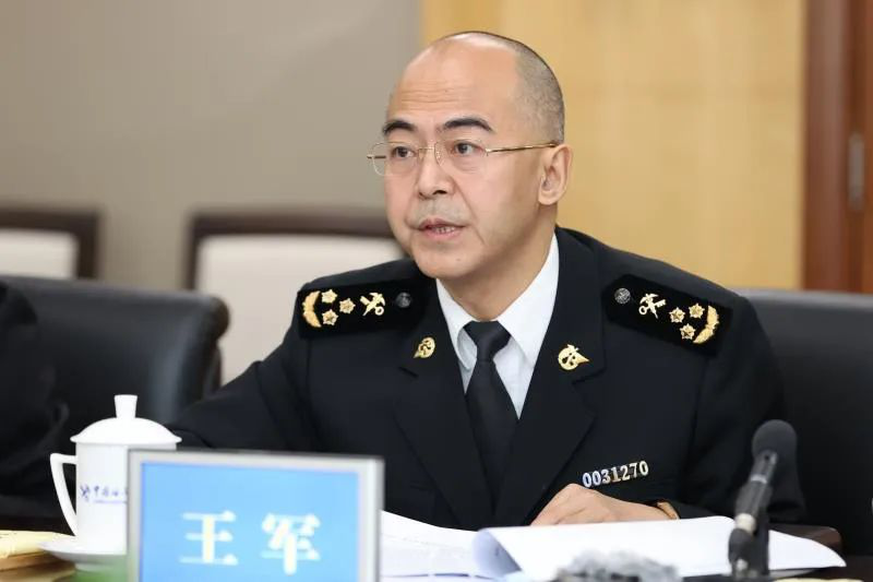 海关总署口岸监管司司长王军在发布会上进行通报(央广网发 海关总署供