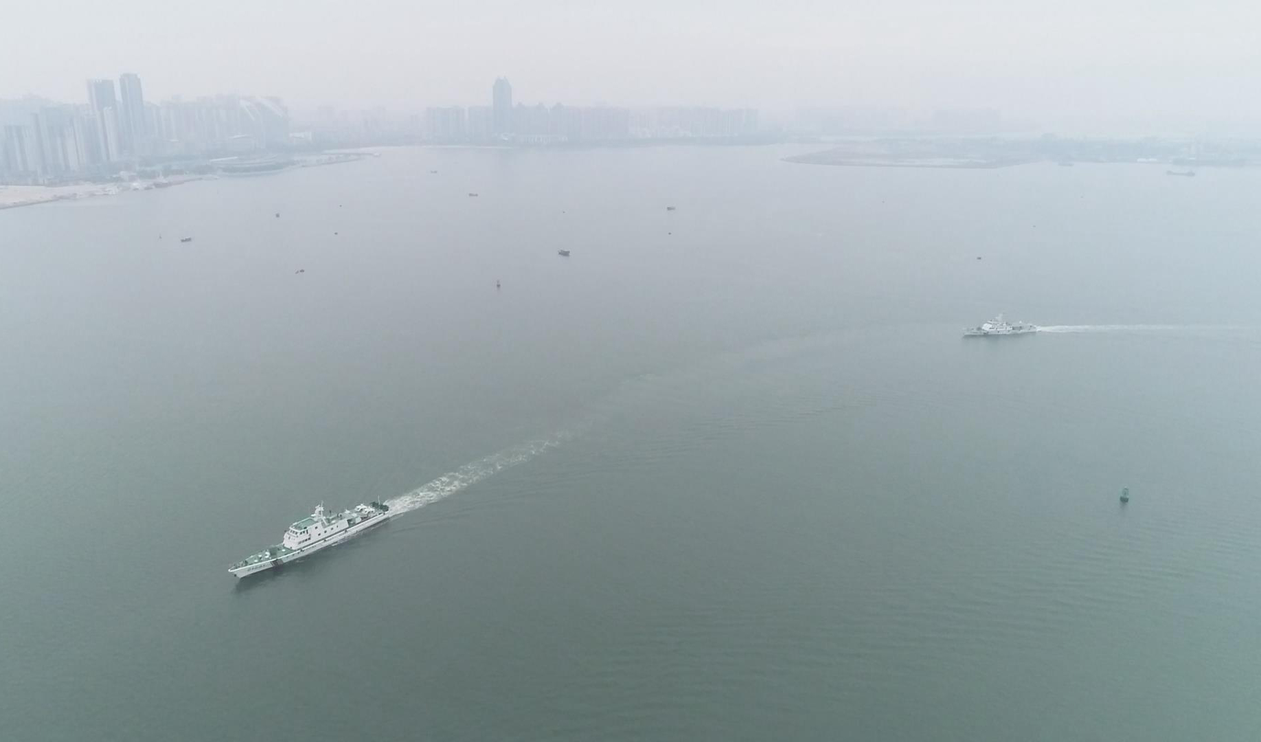 图：海警舰艇编队出港.jpg