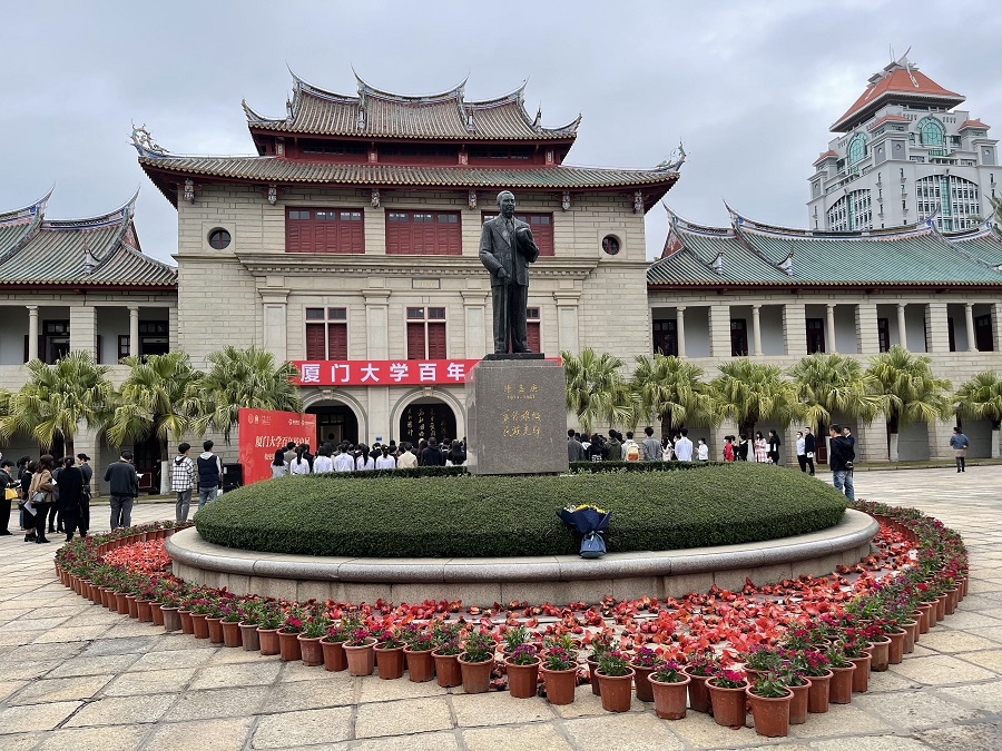 陈嘉庚先生1921年建造的厦门大学第一批校舍群贤楼（央广记者陈庚摄）.jpg