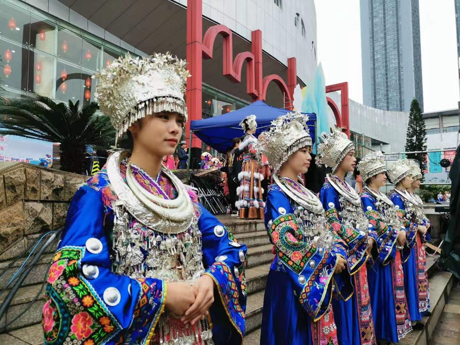 少数民族同胞欢度“三月三”总台记者邓君洋摄.jpg