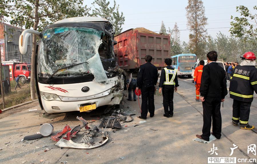 湖北汉川发生一起重大交通事故