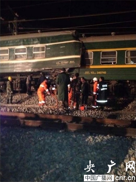 青藏铁路列车相撞事故致4人受伤 线路行车未受