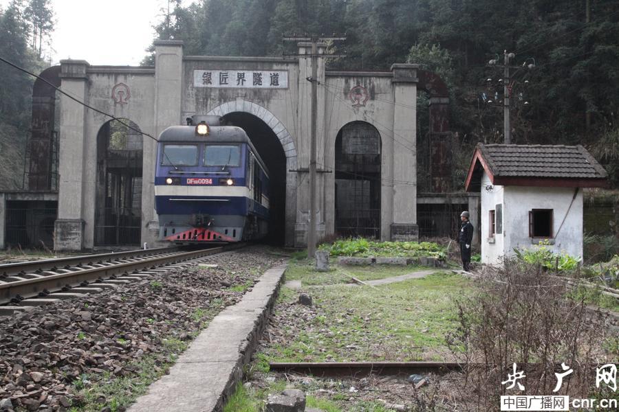 新春走基层:铁路隧道看守工的春节