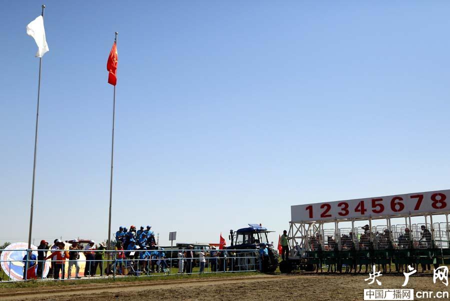 新疆木垒哈萨克自治县60周年县庆 赛马比赛来