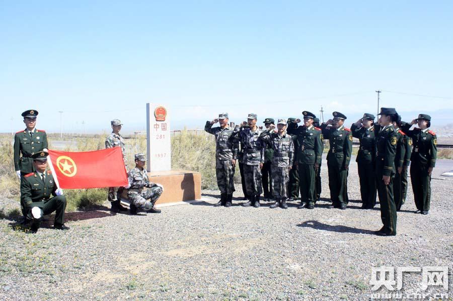 新疆边防总队阿拉山口边检站依托驻地红色教育基地及驻军资源,联合