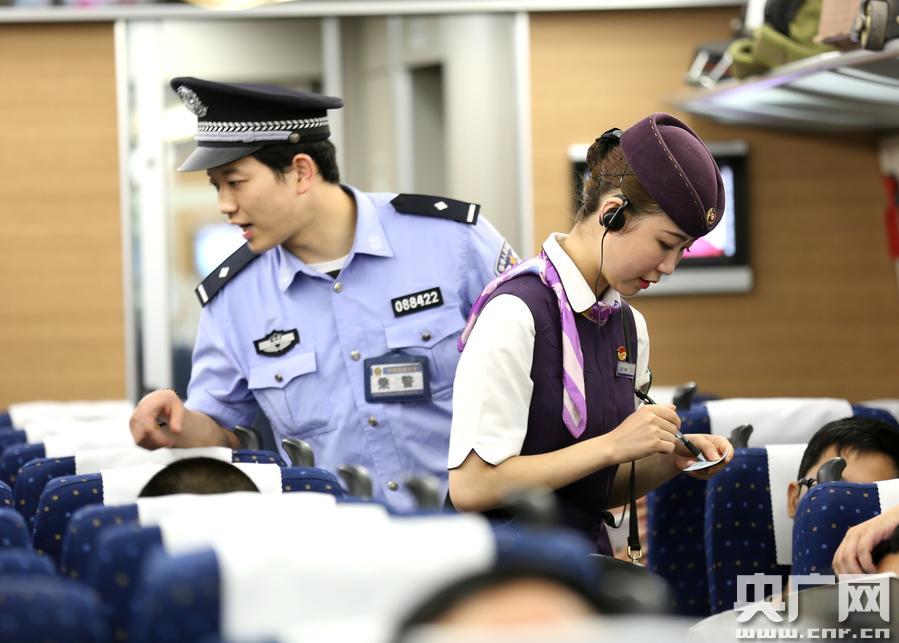 安徽蚌埠乘警全力保障合福高铁新线安保