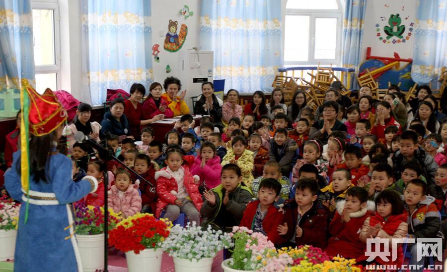 新疆克拉玛依幼儿园童声讲故事迎新年