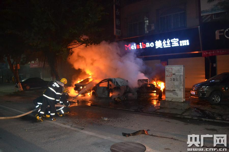 广西陆川三车相撞致5死1伤