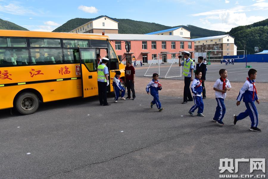 吉林森林公安交警支队开展林区学校交通安全教
