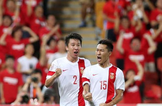 国足亚洲杯小组赛两连胜提前出线,中国大妈场