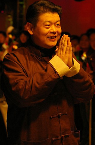 傅彪24岁儿子照片曝光 曾就读北影长相酷似父亲