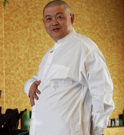 傅彪24岁儿子照片曝光 曾就读北影长相酷似父亲