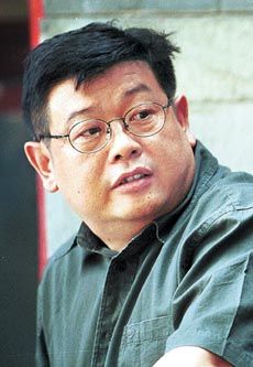 傅彪24岁儿子照片曝光 曾就读北影长相酷似父亲