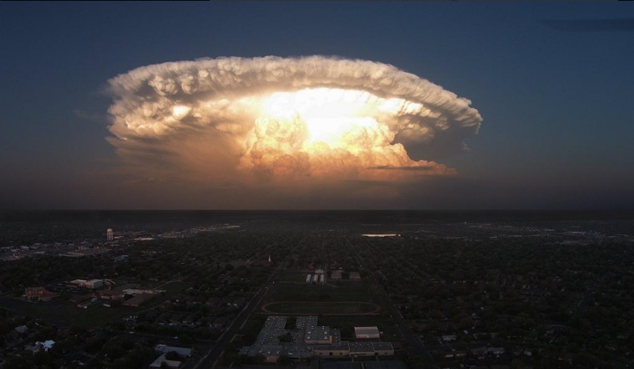 美国德州形似核爆风暴云