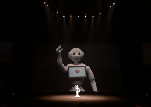 阿里战略投资机器人产业 Pepper情感机器人