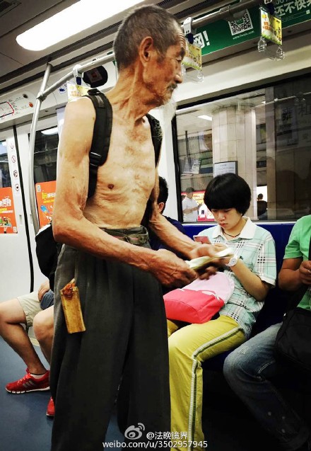 乞讨老人
