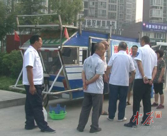 65岁退休钳工改装太阳能房车 称要开到西藏(图
