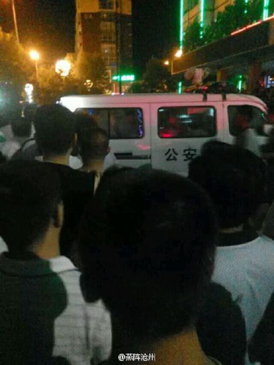 河北警方被指打死参赌人员 警方：他倒在墙边