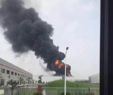 组图:苏州昆山一厂区发生爆炸事故 已致2死3伤