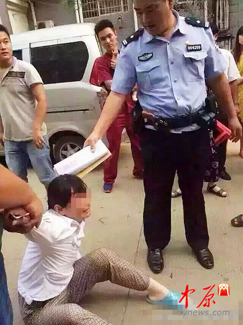 图:人贩子郑州偷小孩当场被抓刷爆朋友圈 消息