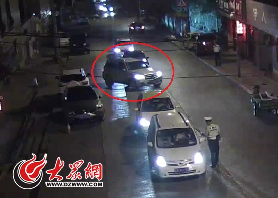 奔驰女醉驾被查：我跟你们队长很熟 先打个电话