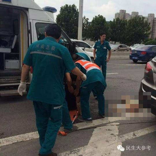 组图:郑州发生惨烈车祸 双胞胎宝宝与妈妈遇难