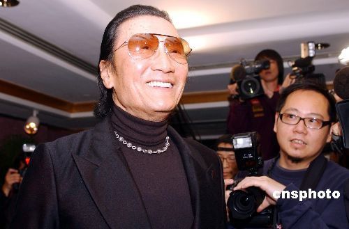谢贤记者会上对77岁曾江发飙 当众甩对方一巴掌