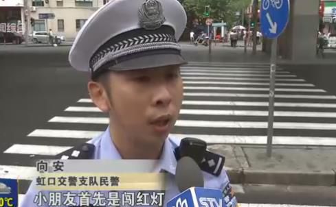 男孩十字路口玩耍被撞 父母未尽监护责任负主责