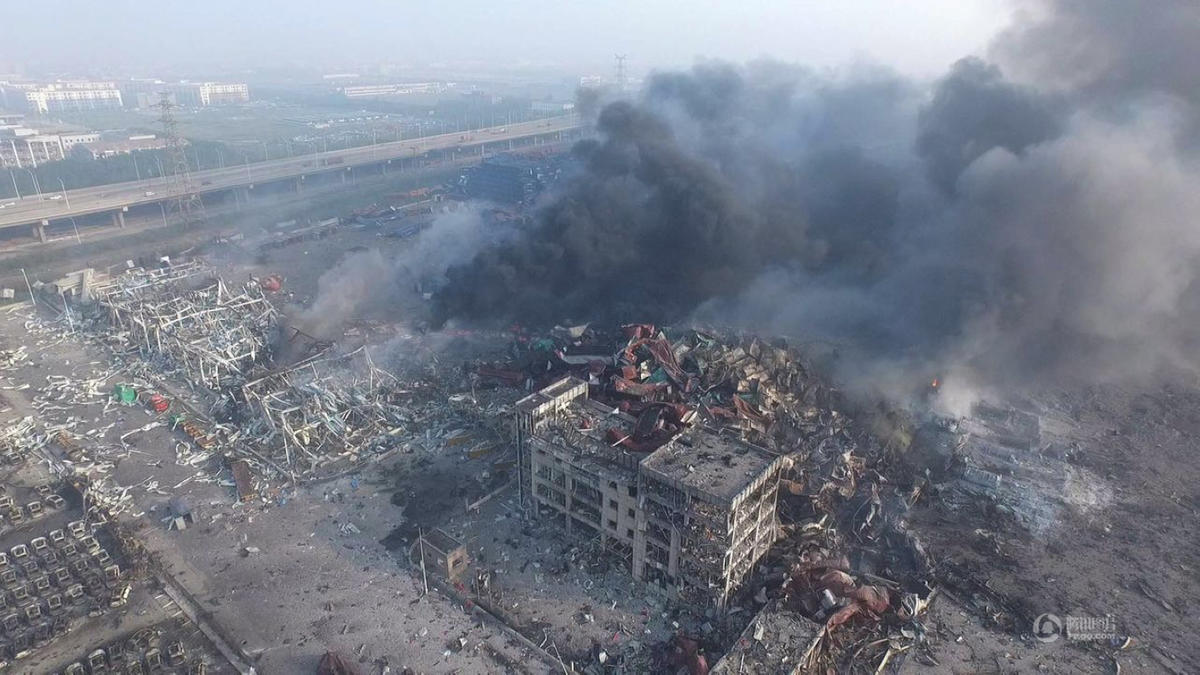 天津爆炸已致11名消防员牺牲 现场航拍图曝光