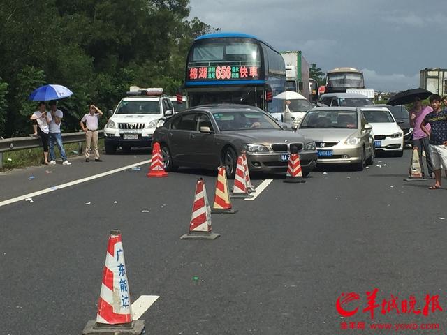 深汕高速今中午发生3车相撞事故 造成5人死亡
