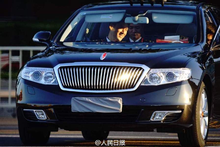 习近平乘国产红旗检阅三军