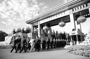 国防大学首位校长张震：走开放式办学之路