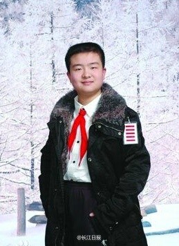 “五道杠少年”黄艺博捐出2万元政府奖学金