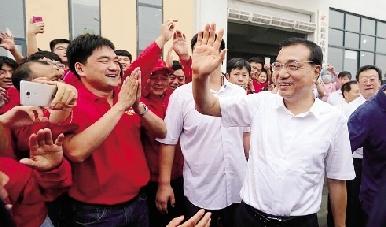 农民创业园工作人员热烈欢迎总理到来
