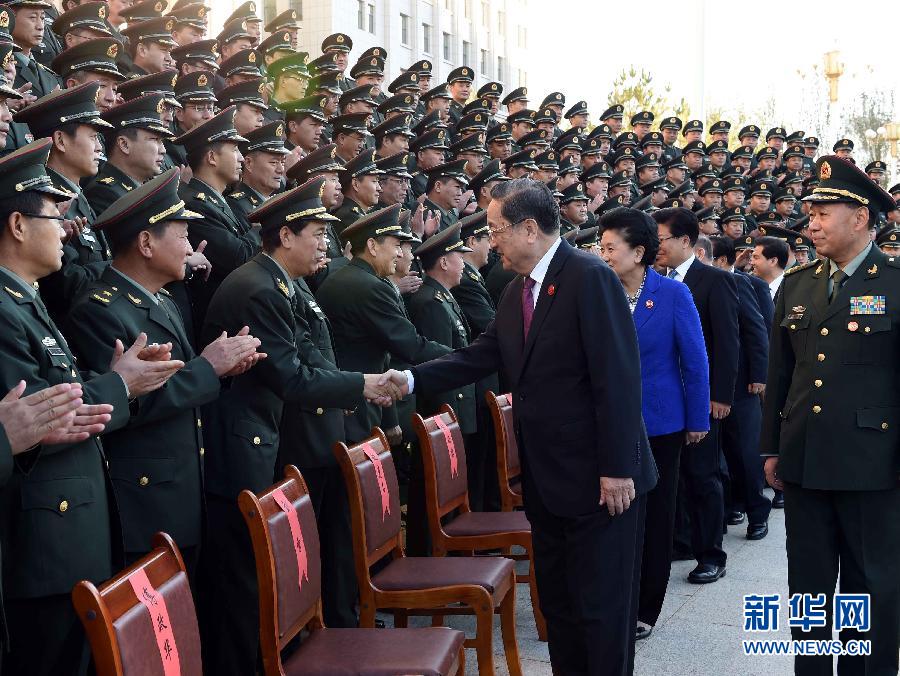 俞正声慰问新疆军区指战员、新疆生产建设兵团