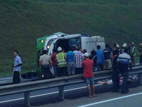 马来西亚发生大巴撞车事故 4名中国游客死亡