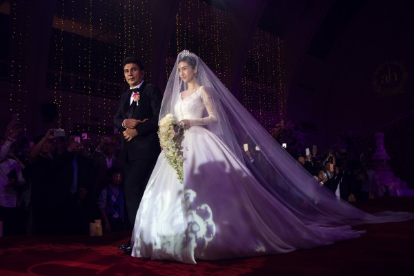 黄晓明回应奢华婚礼:为圆公主梦勇当王子