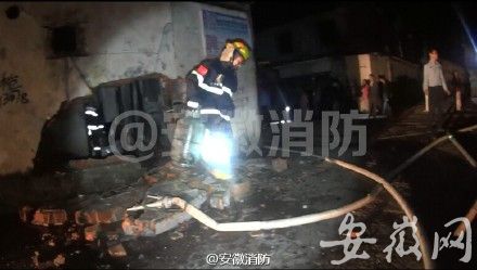 男子看 芜湖爆炸 新闻点火检查煤气罐炸毁自家