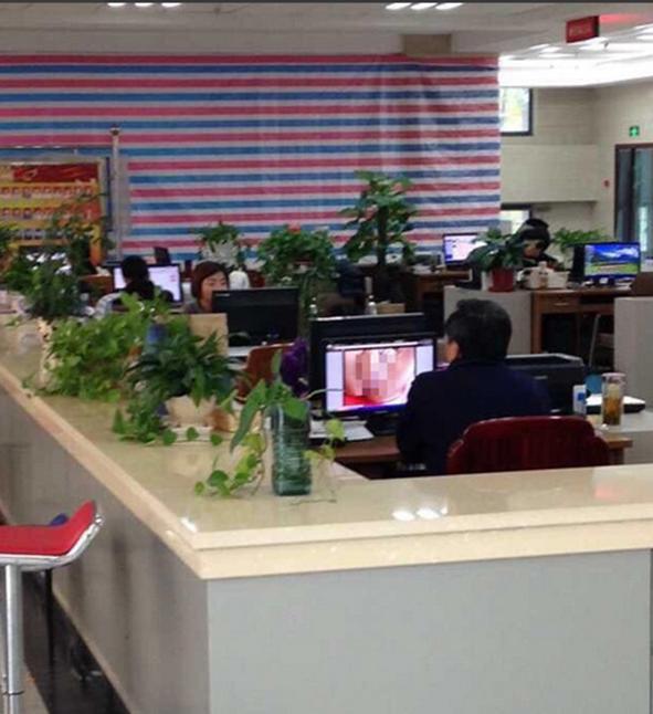 安徽回应政务员工上班看黄片:电脑中毒不会操