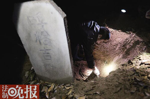 呼格被葬在呼市郊外19年后骨灰迁入新坟(图)