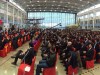ARJ21-700举办交付仪式的现场，可以看出多架正在组装的ARJ飞机（图片拍摄：殷力勤）[详细]