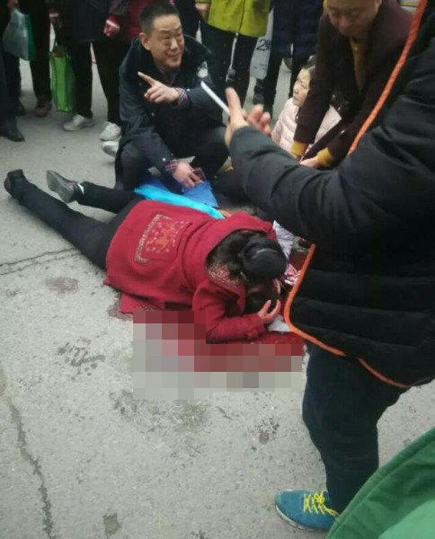 南昌:中学生骑车摔倒 被后方城管车碾压身亡