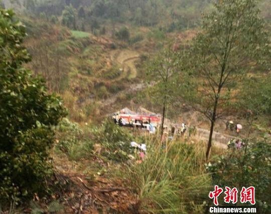 包茂高速邻水境内接连发生2起交通事故致8死29伤