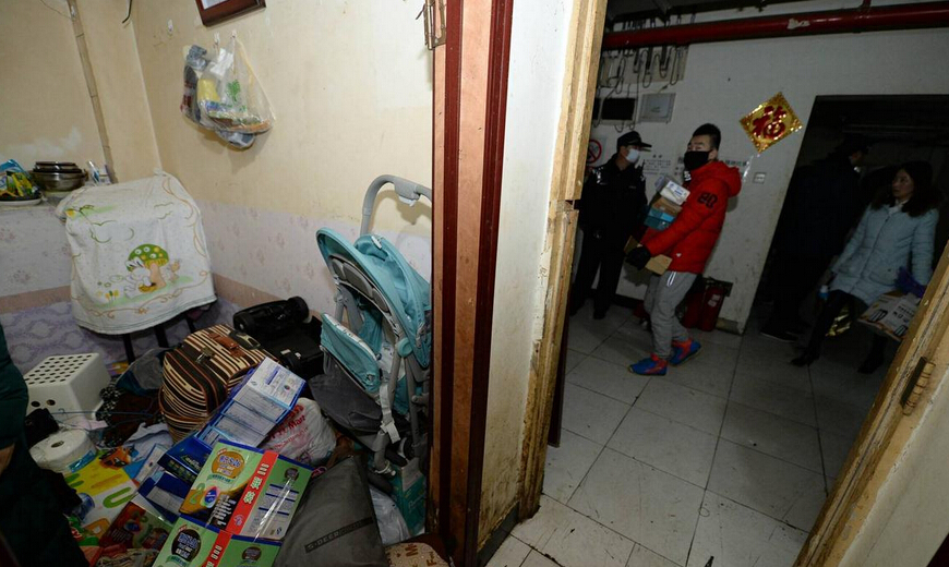 北京一地下室隔成270间群租房 被整治强拆