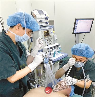 腊肉卡喉咙用筷子捅致其折断 医生以为患者自杀