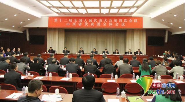 山西籍女记者上前打招呼 王儒林笑回：山西姑娘好