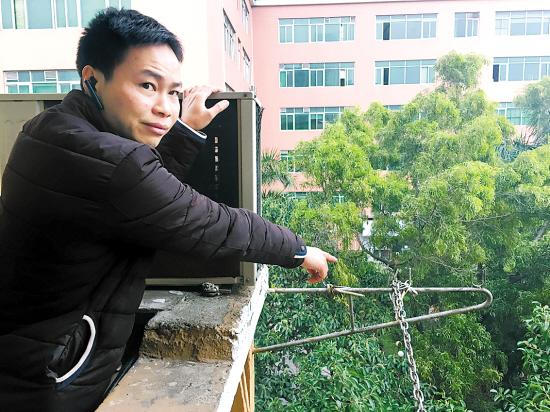 广州女孩坠至楼下阳台被救续:救人者外卖哥找