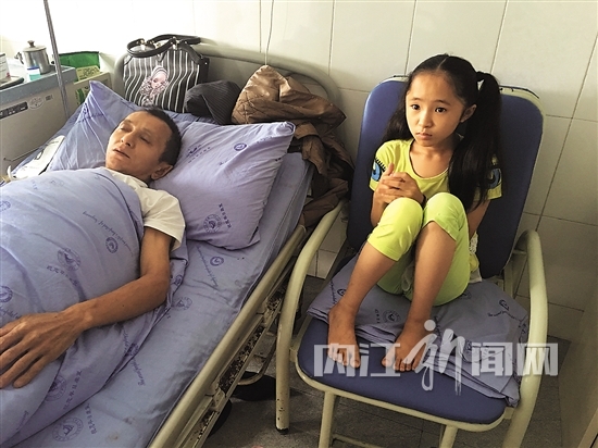 六住院部感染性疾病科的病房里,49岁的徐建友又在琢磨着出院回家的事